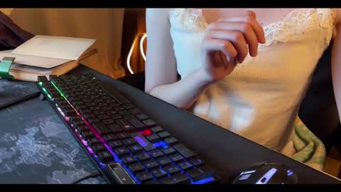 Snapshot of elisa_north chatting on January 2025 05:24:02 PM Elisa North online show from January 2025 05:24:02 PM