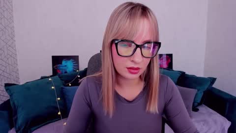 Elisabeth online show from February 2025 12:08:02 PM