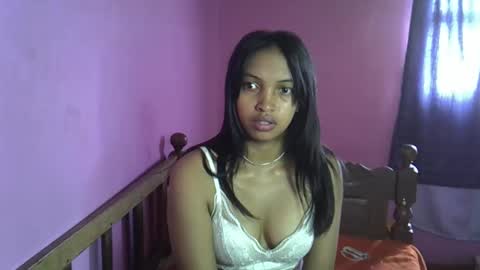 Snapshot of elisah01 chatting on April 2026 07:45:01 AM elisah01 online show from April 2026 07:45:01 AM