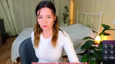 Snapshot of elise_bryk chatting on September 2025 09:09:02 PM hiIm Elise online show from September 2025 09:09:02 PM