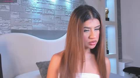 Snapshot of elise_diamond chatting on December 2025 08:37:02 PM Elise diamond online show from December 2025 08:37:02 PM