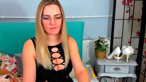 Snapshot of eliseshining chatting on December 2024 03:00:02 PM Elise online show from December 2024 03:00:02 PM