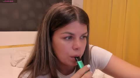 Snapshot of elisetyler89 chatting on June 2026 06:18:02 PM Elly online show from June 2026 06:18:02 PM