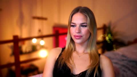 Snapshot of elister_alison chatting on October 2025 07:14:02 PM Sunflower  online show from October 2025 07:14:02 PM