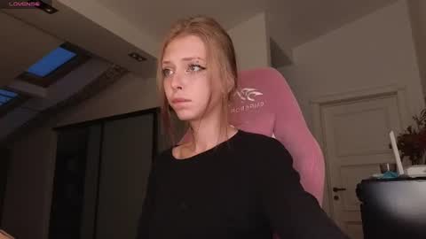 Elizabeth online show from July 2026 08:02:01 PM
