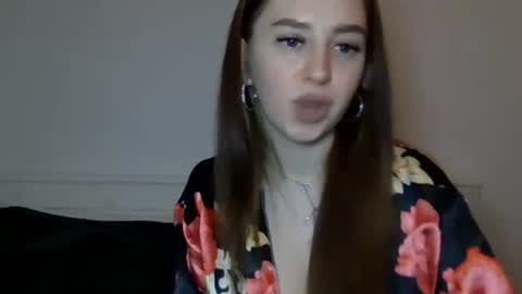 Snapshot of elizabet_18 chatting on February 2025 05:43:02 AM Elizabet 18 online show from February 2025 05:43:02 AM