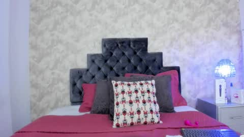 Elizabeth online show from December 2025 09:08:02 PM