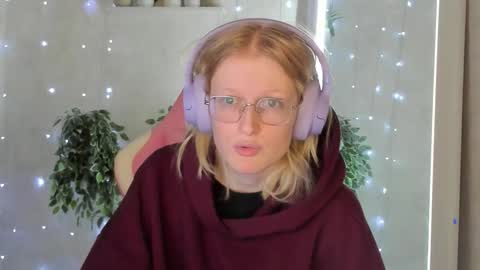 Elizabeth online show from November 2025 01:05:01 AM