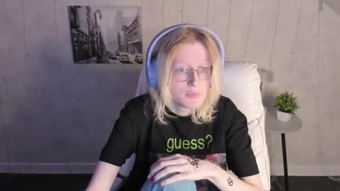 Elizabeth online show from December 2025 01:35:02 AM