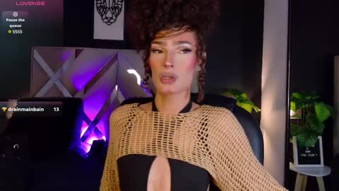 Snapshot of elizabeth_jones_01 chatting on February 2026 02:10:01 PM Eli online show from February 2026 02:10:01 PM