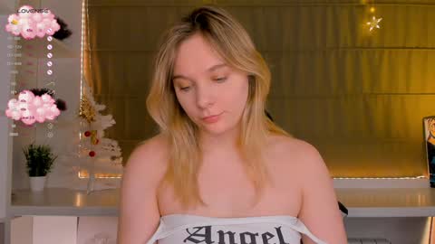 Elizabeth online show from February 2025 01:02:01 AM