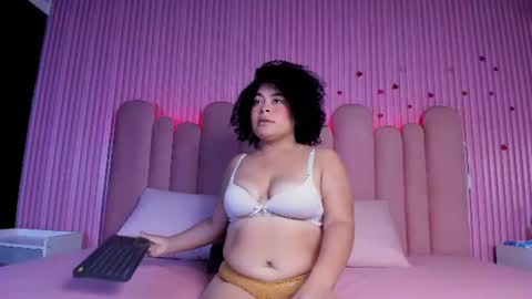Snapshot of elizabethbloomm chatting on June 2026 03:40:02 AM elizabethbloomm online show from June 2026 03:40:02 AM