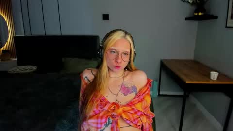 elizabethh_brown online show from February 2026 06:58:01 PM