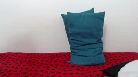 Snapshot of elizabethmiler chatting on June 2026 12:57:02 AM ElizabethMiler online show from June 2026 12:57:02 AM