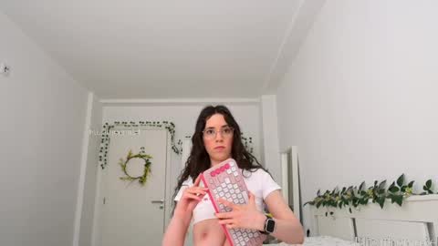 Snapshot of elizathemodel chatting on April 2026 03:06:01 PM Eliza online show from April 2026 03:06:01 PM