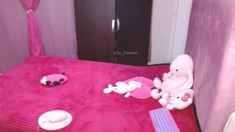 Ella  online show from December 2025 05:12:02 AM