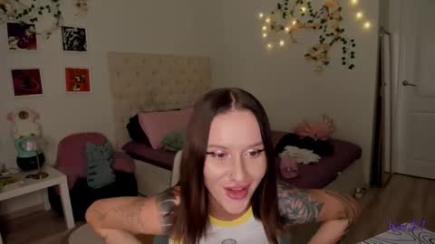 ELLA online show from October 2025 09:46:02 AM