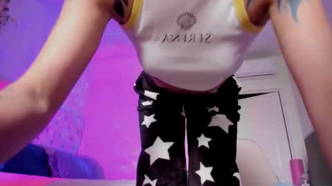 ELLA online show from November 2025 09:52:02 AM