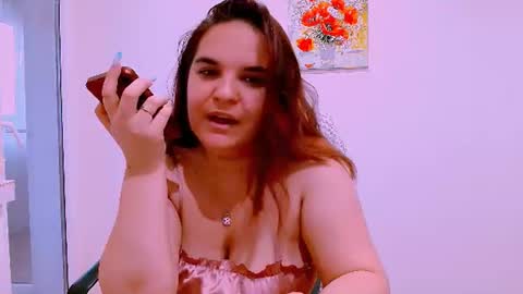 Snapshot of ella_minnie chatting on July 2026 06:01:02 PM Ella online show from July 2026 06:01:02 PM