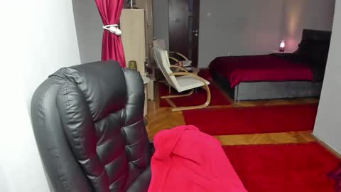 Ella online show from November 2025 06:07:02 PM