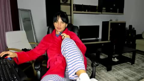 Ella online show from April 2026 10:03:02 PM