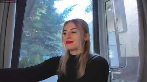Snapshot of ella_vee chatting on October 2025 05:02:02 AM ella_vee online show from October 2025 05:02:02 AM