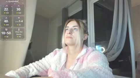 Snapshot of ella_vee chatting on October 2025 02:45:02 AM ella_vee online show from October 2025 02:45:02 AM