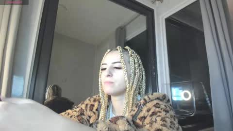 ella_vee online show from October 2025 04:07:02 AM