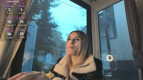 ella_vee online show from November 2025 05:50:02 AM