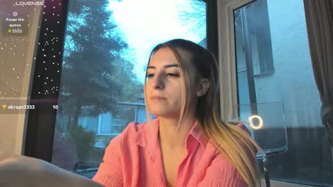 ella_vee online show from November 2025 06:24:02 AM