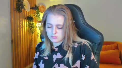 EllaBells online show from May 2026 05:12:01 AM