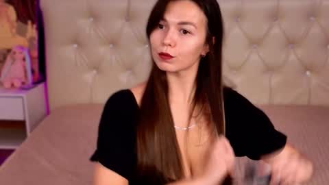 ellacanny online show from November 2025 05:43:01 AM