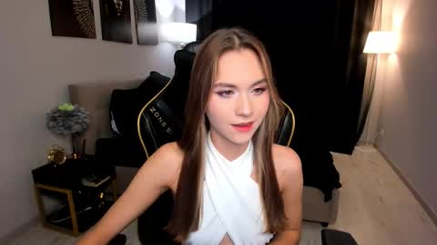 ellacurtis online show from March 2026 06:15:01 PM