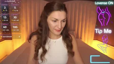 Ella online show from October 2025 08:53:02 PM