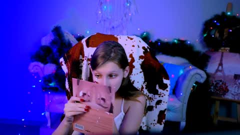 Snapshot of ellahorton chatting on December 2024 09:45:02 AM Ella online show from December 2024 09:45:02 AM