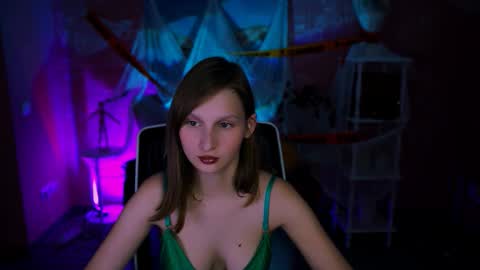 Snapshot of ellahorton chatting on November 2025 01:02:01 PM Ella online show from November 2025 01:02:01 PM