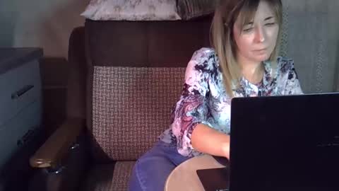 ellajohnsonx online show from November 2025 07:44:01 AM