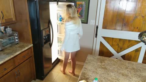 ellalowe online show from April 2026 11:57:02 PM