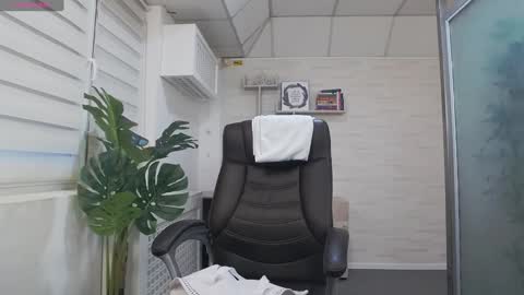            online show from February 2025 01:48:02 PM