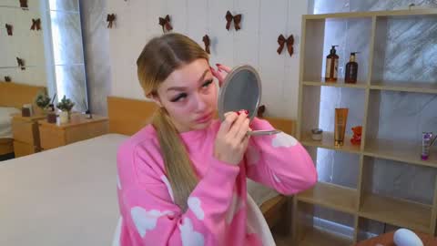 ellamilla online show from December 2024 05:26:01 AM