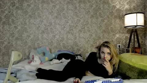 ellamilla online show from September 2025 09:36:02 PM