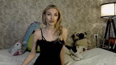 ellamilla online show from November 2025 10:48:02 AM