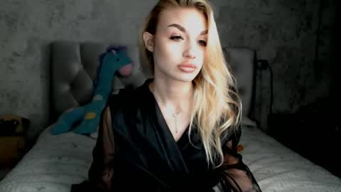 Snapshot of ellamilla chatting on April 2026 04:17:02 PM ellamilla online show from April 2026 04:17:02 PM