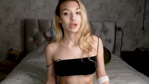 Snapshot of ellamilla chatting on May 2026 05:18:02 PM ellamilla online show from May 2026 05:18:02 PM