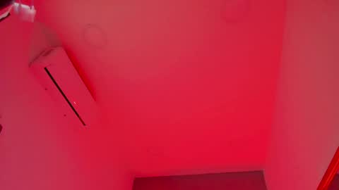 Ella online show from January 2025 04:00:01 AM