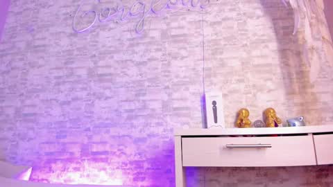 Ella online show from February 2025 10:59:01 AM