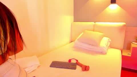 Ella online show from September 2025 10:37:01 AM