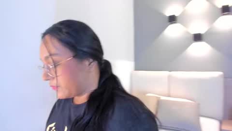 Ella online show from October 2025 10:55:01 AM