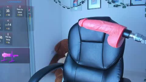 ellarosee_ online show from April 2026 07:49:01 PM