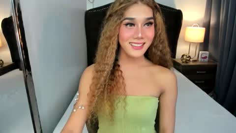 Snapshot of ellats_18 chatting on December 2024 03:14:01 PM Sophia online show from December 2024 03:14:01 PM